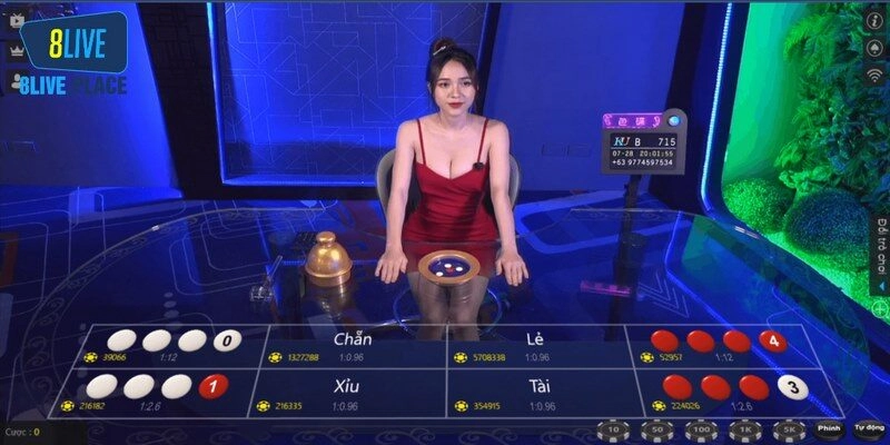 Xóc đĩa live là hình thức chơi trực tuyến mới với sự dẫn dắt của các người đẹp
